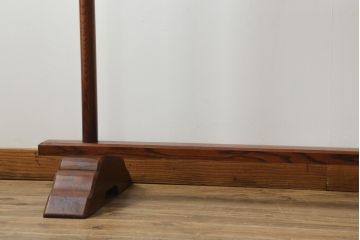 和製アンティーク　古い栓材の味わいが魅力的な二段大衣桁(着物ハンガー、えもん掛け、衣紋掛け、着物掛け、ハンガーラック、ハンガー)(R-064723)