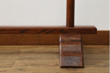 和製アンティーク　古い栓材の味わいが魅力的な二段大衣桁(着物ハンガー、えもん掛け、衣紋掛け、着物掛け、ハンガーラック、ハンガー)(R-064723)