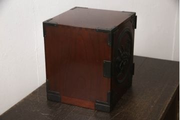 和製ビンテージ　高級品!!　手打ち金具　木地呂塗り　総欅(ケヤキ)材　小振りなサイズ感が可愛らしい仙台小箪笥(掛硯型、懸硯型、小引き出し、船箪笥、仙台箪笥、小物収納、卓上収納、ヴィンテージ)(R-064724)