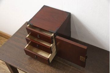 和製ビンテージ　高級品!!　手打ち金具　木地呂塗り　総欅(ケヤキ)材　小振りなサイズ感が可愛らしい仙台小箪笥(掛硯型、懸硯型、小引き出し、船箪笥、仙台箪笥、小物収納、卓上収納、ヴィンテージ)(R-064724)