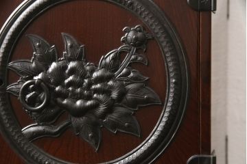 和製ビンテージ　高級品!!　手打ち金具　木地呂塗り　総欅(ケヤキ)材　小振りなサイズ感が可愛らしい仙台小箪笥(掛硯型、懸硯型、小引き出し、船箪笥、仙台箪笥、小物収納、卓上収納、ヴィンテージ)(R-064724)