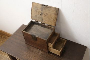 アンティーク雑貨　上手物!!　立派な真鍮金具が魅力的な総桐硯箱(掛け硯、小引き出し、印箱、小物収納)(R-064725)
