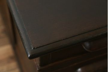 和製アンティーク　楢(ナラ)材　組立式　重厚感ある佇まいが目を引く両袖机(ニーホールデスク、ワークデスク、オフィスデスク、在宅用、在宅ワーク)(R-064726)