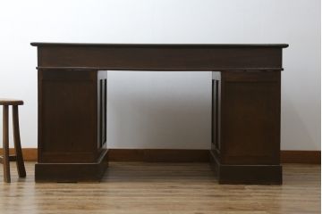 和製アンティーク　楢(ナラ)材　組立式　重厚感ある佇まいが目を引く両袖机(ニーホールデスク、ワークデスク、オフィスデスク、在宅用、在宅ワーク)(R-064726)