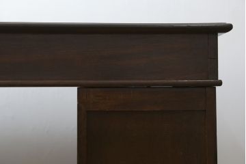 和製アンティーク　楢(ナラ)材　組立式　重厚感ある佇まいが目を引く両袖机(ニーホールデスク、ワークデスク、オフィスデスク、在宅用、在宅ワーク)(R-064726)