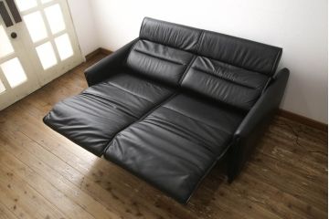 中古　極美品　EKORNES(エコーネス)　ストレスレス　エミリー　くつろぎの時間におすすめの本革ソファ(電動モーター式、二人掛け、2Pソファ、スチール、マットブラック、2P、北欧)(定価約78万円)(R-064727)
