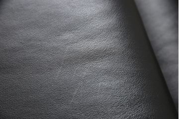 中古　極美品　EKORNES(エコーネス)　ストレスレス　エミリー　くつろぎの時間におすすめの本革ソファ(電動モーター式、二人掛け、2Pソファ、スチール、マットブラック、2P、北欧)(定価約78万円)(R-064727)