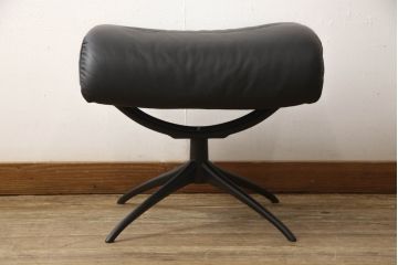 中古　美品　EKORNES(エコーネス)　トーキョー　ヘッドレスト付ローバック　Mサイズ　オットマン付き!!スタイリッシュなデザインが魅力のストレスレスチェア(スターベース、1人掛けソファ、1Pソファ、アームチェア、リクライニングチェア、フットスツール、北欧、本革、レザーチェア)(定価約35万2千円)(R-064728)