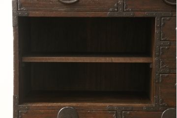 和製アンティーク　前面桐材　小振りなサイズ感が魅力!!引き出しの多い帳場箪笥(収納タンス、時代箪笥、サイドチェスト)(R-064731)