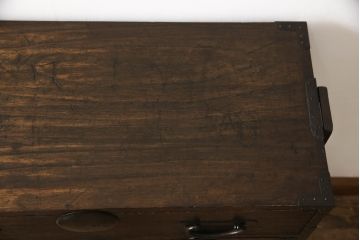 和製アンティーク　前面桐材　小振りなサイズ感が魅力!!引き出しの多い帳場箪笥(収納タンス、時代箪笥、サイドチェスト)(R-064731)