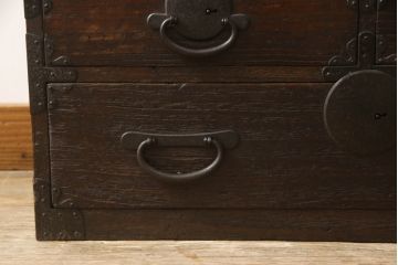 和製アンティーク　前面桐材　小振りなサイズ感が魅力!!引き出しの多い帳場箪笥(収納タンス、時代箪笥、サイドチェスト)(R-064731)