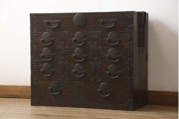和製アンティーク　激レアデザイン!!　大振りの丸金具が魅力的な引き出し12杯付きの帳場小箪笥(帳場箪笥、収納タンス、時代箪笥、引き出し)(R-064732)