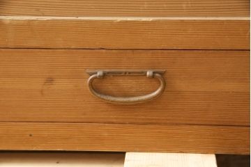 和製ビンテージ　杉材の柾目が美しい!　シンプルなデザインの置き水屋(茶水屋、置水屋、戸棚、茶棚、収納棚、ヴィンテージ)(R-064733)