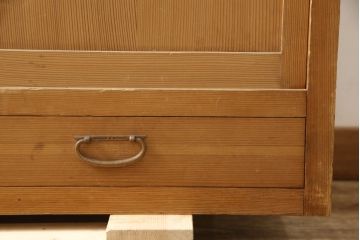 和製ビンテージ　杉材の柾目が美しい!　シンプルなデザインの置き水屋(茶水屋、置水屋、戸棚、茶棚、収納棚、ヴィンテージ)(R-064733)