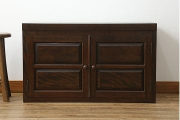 中古　美品　松本民芸家具風　和洋どちらのインテリアにも取り入れやすいローボード(テレビ台、テレビボード、収納棚、戸棚)(R-064735)