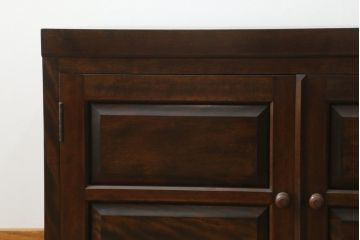 中古　美品　松本民芸家具風　和洋どちらのインテリアにも取り入れやすいローボード(テレビ台、テレビボード、収納棚、戸棚)(R-064735)