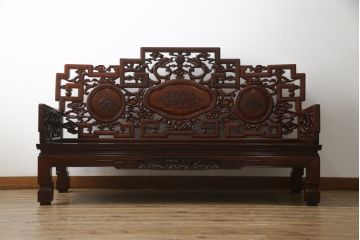 アジアンビンテージ　高級品!!　凝ったデザインの彫刻が魅力の唐木材製ベンチ(長椅子、長イス、花梨材、カリン材、板座チェア、3人掛けベンチ、ヴィンテージ)(R-064738)