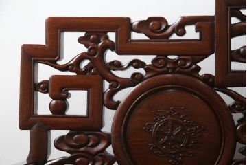 アジアンビンテージ　高級品!!　凝ったデザインの彫刻が魅力の唐木材製ベンチ(長椅子、長イス、花梨材、カリン材、板座チェア、3人掛けベンチ、ヴィンテージ)(R-064738)