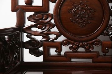 アジアンビンテージ　高級品!!　凝ったデザインの彫刻が魅力の唐木材製ベンチ(長椅子、長イス、花梨材、カリン材、板座チェア、3人掛けベンチ、ヴィンテージ)(R-064738)