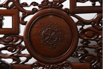 アジアンビンテージ　高級品!!　凝ったデザインの彫刻が魅力の唐木材製ベンチ(長椅子、長イス、花梨材、カリン材、板座チェア、3人掛けベンチ、ヴィンテージ)(R-064738)