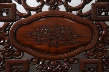 アジアンビンテージ　高級品!!　凝ったデザインの彫刻が魅力の唐木材製ベンチ(長椅子、長イス、花梨材、カリン材、板座チェア、3人掛けベンチ、ヴィンテージ)(R-064738)