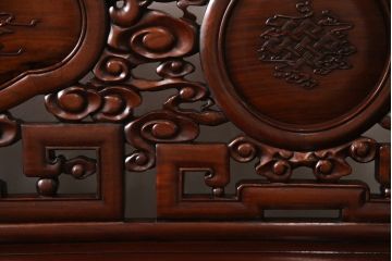 アジアンビンテージ　高級品!!　凝ったデザインの彫刻が魅力の唐木材製ベンチ(長椅子、長イス、花梨材、カリン材、板座チェア、3人掛けベンチ、ヴィンテージ)(R-064738)