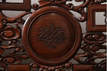 アジアンビンテージ　高級品!!　凝ったデザインの彫刻が魅力の唐木材製ベンチ(長椅子、長イス、花梨材、カリン材、板座チェア、3人掛けベンチ、ヴィンテージ)(R-064738)