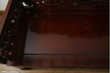 アジアンビンテージ　高級品!!　凝ったデザインの彫刻が魅力の唐木材製ベンチ(長椅子、長イス、花梨材、カリン材、板座チェア、3人掛けベンチ、ヴィンテージ)(R-064738)