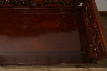 アジアンビンテージ　高級品!!　凝ったデザインの彫刻が魅力の唐木材製ベンチ(長椅子、長イス、花梨材、カリン材、板座チェア、3人掛けベンチ、ヴィンテージ)(R-064738)
