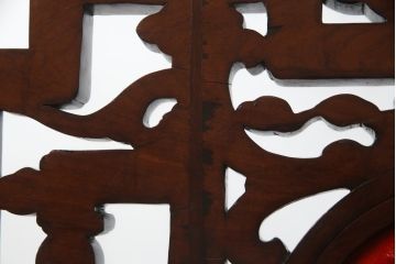 アジアンビンテージ　高級品!!　凝ったデザインの彫刻が魅力の唐木材製ベンチ(長椅子、長イス、花梨材、カリン材、板座チェア、3人掛けベンチ、ヴィンテージ)(R-064738)