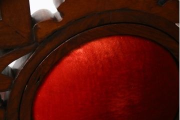 アジアンビンテージ　高級品!!　凝ったデザインの彫刻が魅力の唐木材製ベンチ(長椅子、長イス、花梨材、カリン材、板座チェア、3人掛けベンチ、ヴィンテージ)(R-064738)