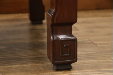 アジアンビンテージ　花梨(カリン)材　凝ったデザインの彫刻が魅力の唐木材製アームチェア(椅子、イス、板座チェア、一人掛けソファ、1人掛けソファ、ヴィンテージ)(R-064740)