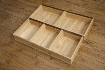 中古　美品　指物工芸家具　三方欅(ケヤキ)材　引き出し内部・桐材　高山デザイン!上質な造りが魅力の茶箪笥(茶棚、水屋箪笥、収納棚、戸棚、松本民芸家具)(R-064743)