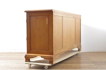 中古　横浜クラシック家具　ダニエル(Daniel)　アーリーアメリカン　A-206　気品漂うデザインが魅力のサイドボード(リビングボード、収納棚)(定価約64万円)(R-064746)