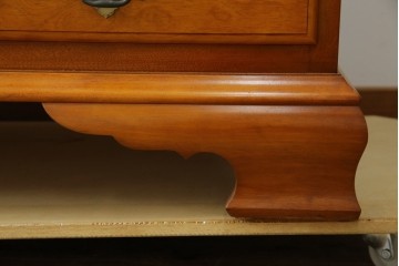 中古　横浜クラシック家具　ダニエル(Daniel)　アーリーアメリカン　A-206　気品漂うデザインが魅力のサイドボード　定価約64万円　(R-064746)