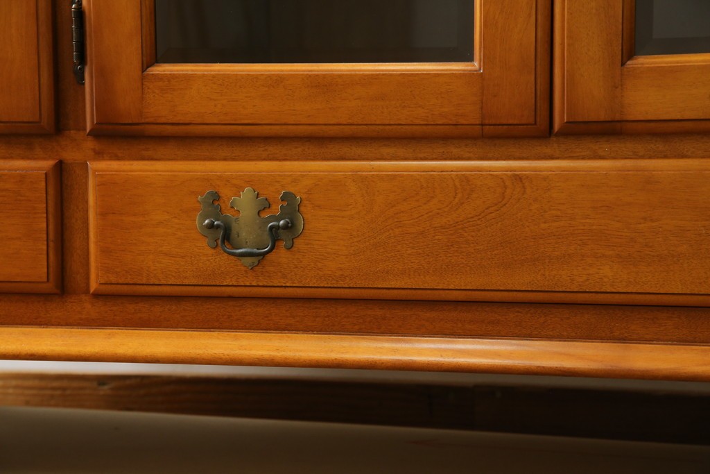 中古　横浜クラシック家具　ダニエル(Daniel)　アーリーアメリカン　A-206　気品漂うデザインが魅力のサイドボード　定価約64万円　(R-064746)