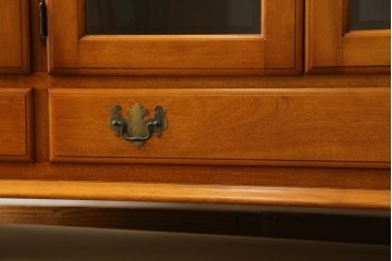 中古　横浜クラシック家具　ダニエル(Daniel)　アーリーアメリカン　A-206　気品漂うデザインが魅力のサイドボード　定価約64万円　(R-064746)