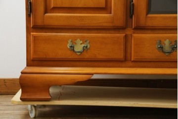 中古　横浜クラシック家具　ダニエル(Daniel)　アーリーアメリカン　A-206　気品漂うデザインが魅力のサイドボード　定価約64万円　(R-064746)