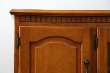 中古　横浜クラシック家具　ダニエル(Daniel)　アーリーアメリカン　A-206　気品漂うデザインが魅力のサイドボード　定価約64万円　(R-064746)