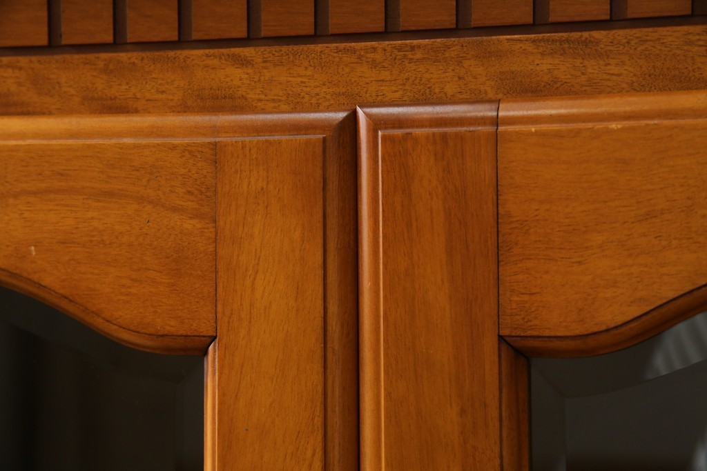 中古　横浜クラシック家具　ダニエル(Daniel)　アーリーアメリカン　A-206　気品漂うデザインが魅力のサイドボード　定価約64万円　(R-064746)