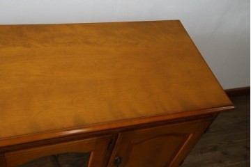 中古　横浜クラシック家具　ダニエル(Daniel)　アーリーアメリカン　A-206　気品漂うデザインが魅力のサイドボード　定価約64万円　(R-064746)