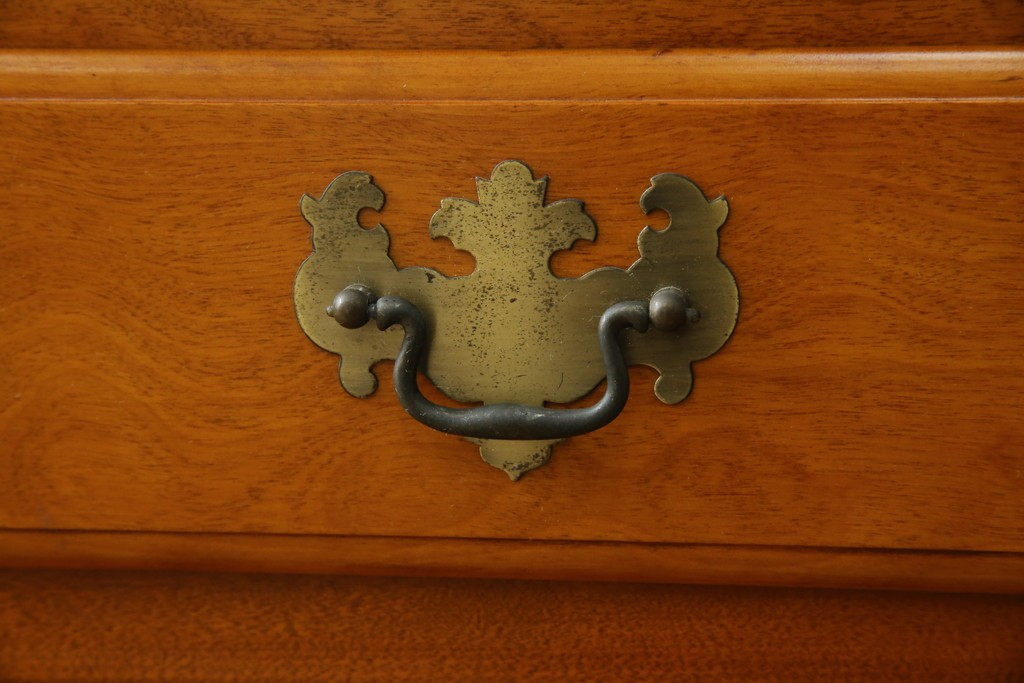 中古　横浜クラシック家具　ダニエル(Daniel)　アーリーアメリカン　A-206　気品漂うデザインが魅力のサイドボード　定価約64万円　(R-064746)