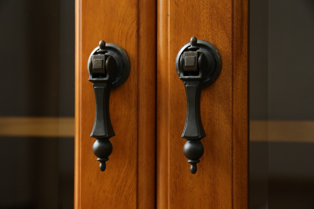 中古　横浜クラシック家具　ダニエル(Daniel)　アーリーアメリカン　A-206　気品漂うデザインが魅力のサイドボード　定価約64万円　(R-064746)