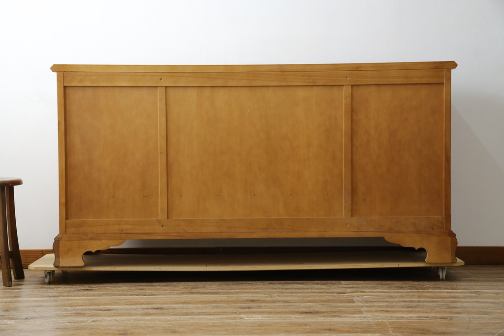 中古　横浜クラシック家具　ダニエル(Daniel)　アーリーアメリカン　A-206　気品漂うデザインが魅力のサイドボード　定価約64万円　(R-064746)