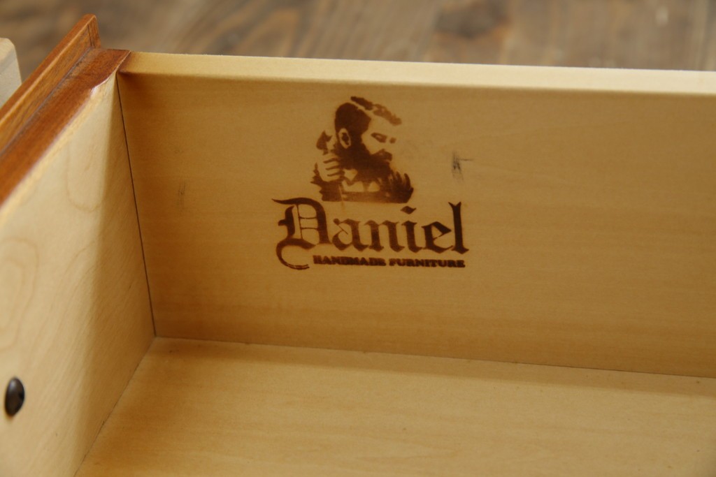中古　横浜クラシック家具　ダニエル(Daniel)　アーリーアメリカン　A-206　気品漂うデザインが魅力のサイドボード　定価約64万円　(R-064746)