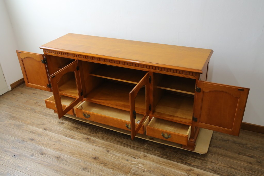 中古　横浜クラシック家具　ダニエル(Daniel)　アーリーアメリカン　A-206　気品漂うデザインが魅力のサイドボード　定価約64万円　(R-064746)