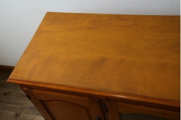 中古　横浜クラシック家具　ダニエル(Daniel)　アーリーアメリカン　A-206　気品漂うデザインが魅力のサイドボード　定価約64万円　(R-064746)