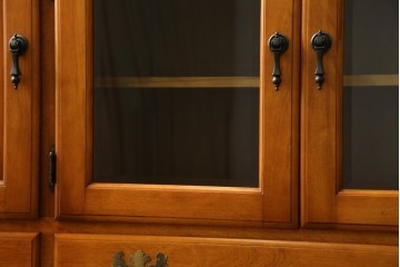 中古　横浜クラシック家具　ダニエル(Daniel)　アーリーアメリカン　A-206　気品漂うデザインが魅力のサイドボード　定価約64万円　(R-064746)