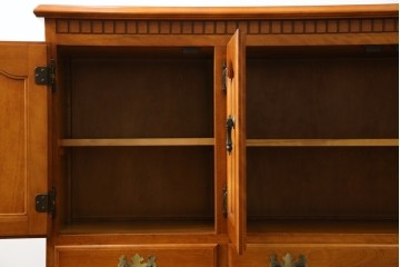 中古　横浜クラシック家具　ダニエル(Daniel)　アーリーアメリカン　A-206　気品漂うデザインが魅力のサイドボード　定価約64万円　(R-064746)