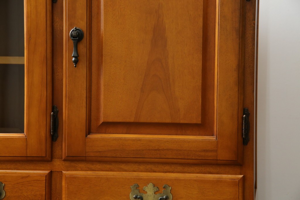 中古　横浜クラシック家具　ダニエル(Daniel)　アーリーアメリカン　A-206　気品漂うデザインが魅力のサイドボード　定価約64万円　(R-064746)